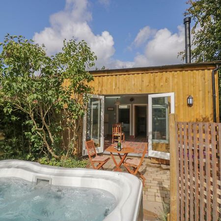 Villa Hen House View Rugeley Exterior foto