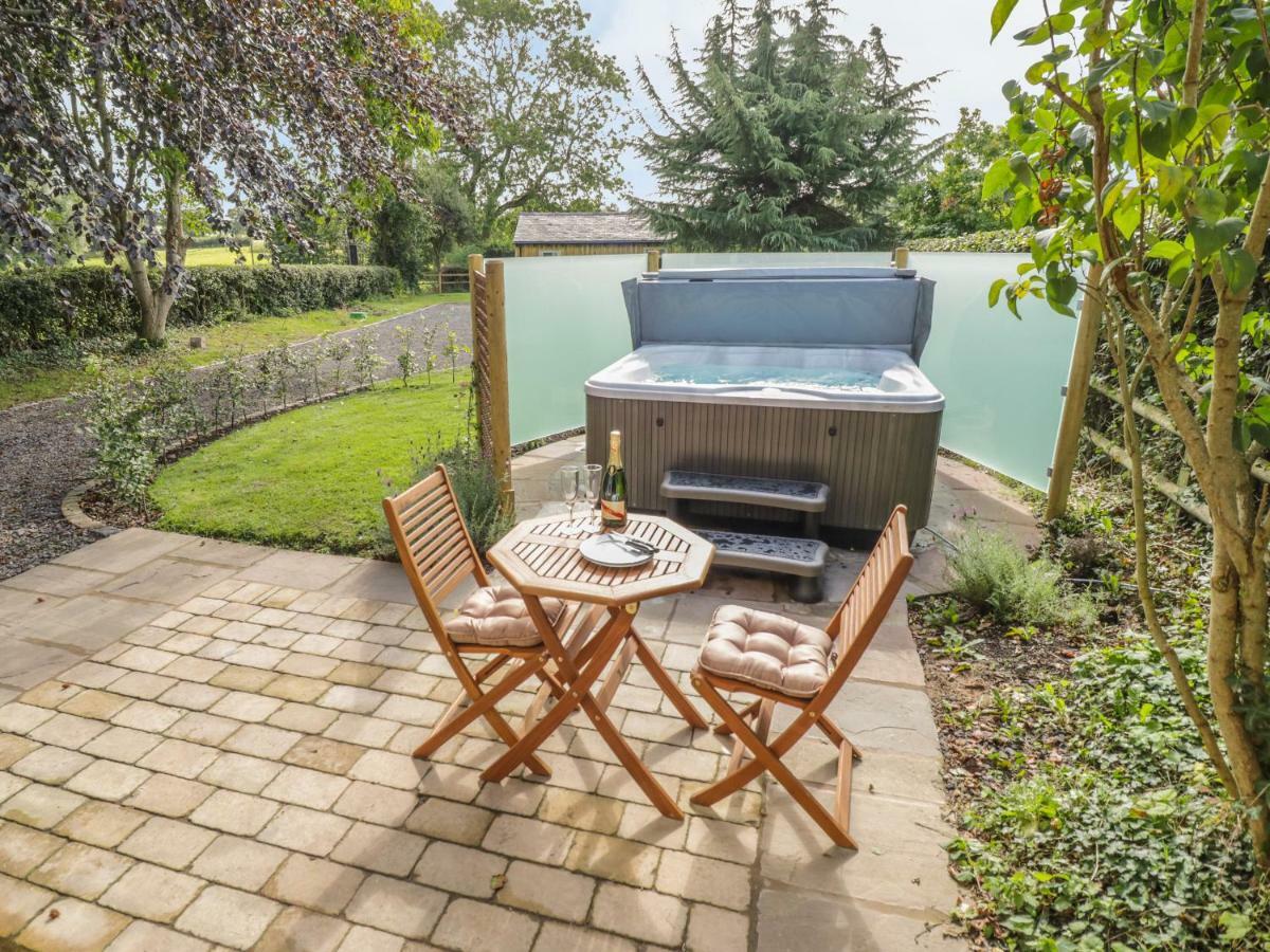 Villa Hen House View Rugeley Exterior foto